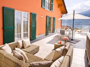 Apartment 5 - Overlooking Isola Comacina. Spacious living ideal for families of up to 10