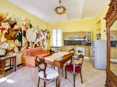 Luxurious Apartment in Portacomaro with Garden Library