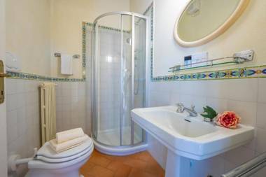 Villa Faccioli Limone With Shared Pool