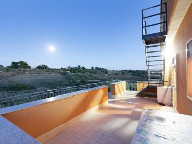 Pleasant Holiday Home with Balcony Veranda Barbecue