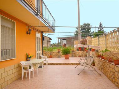 Pleasant Holiday Home with Balcony Veranda Barbecue