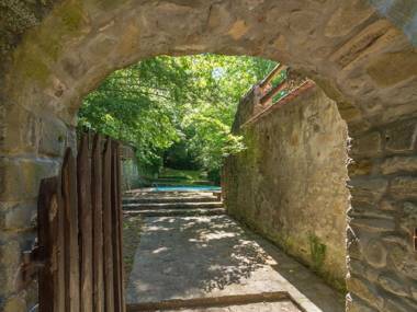 Vintage Holiday Home with Terrace Garden Pool Fireplace