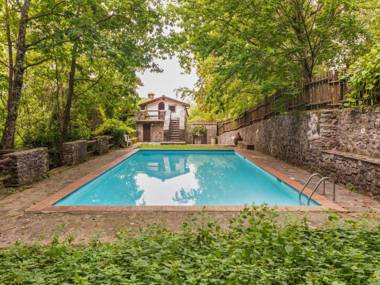 Deluxe Holiday Home with Pool in Migliorini