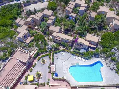 Apartment with Swimming Pool in Trinità d'Agultu e Vignola