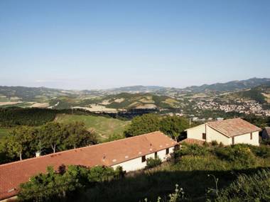 Farmhouse with a magnificent panorama swimming pool 3 km from Cagli