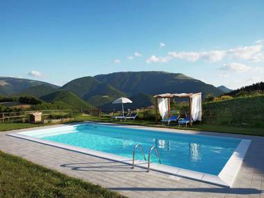 Farmhouse with a magnificent panorama swimming pool 3 km from Cagli