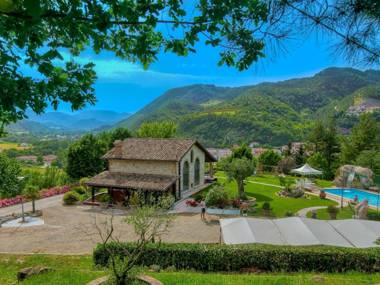Idyllic Cottage in Cagli with Fenced Garden