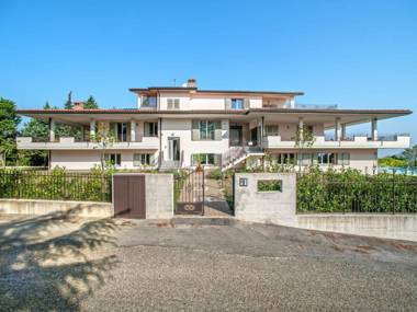 Plush Villa apartment in Tavullia with Jacuzzi