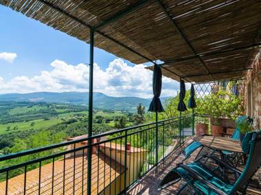 Cozy Holiday Home in Montecastelli Pisano with Balcony