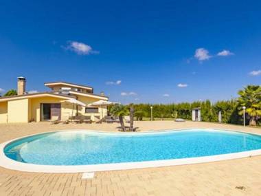 Inviting Holiday Home in Melissano with Swimming Pool