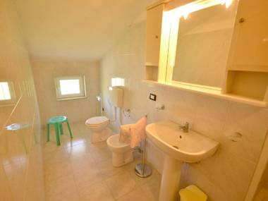 Stunning Cottage in Sesta Godano with Balcony