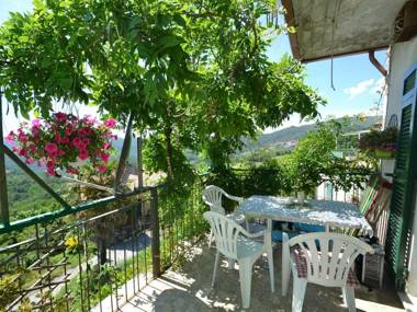 Stunning Holiday Home in Rio with Terrace Barbecue Parking