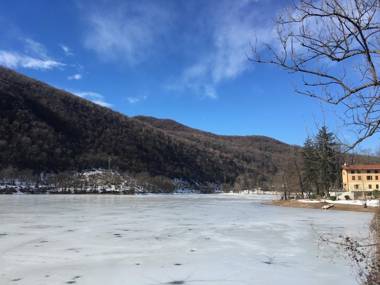 La Villa del Lago  Lake Country House