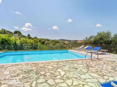 Stunning Apartment in Ripabottoni with Swimming Pool