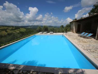 House with pool garden and wifi in medieval village with panoramic views.