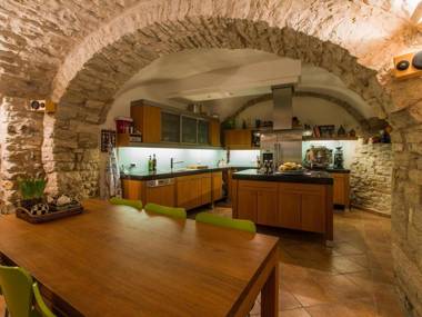 House with pool garden and wifi in medieval village with panoramic views.