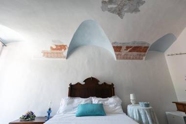 DUSSAIGA - Camera Del Fiordaliso