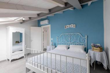 DUSSAIGA - La casa di Rina