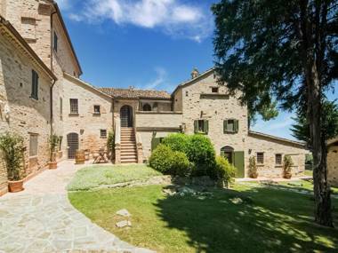 Stunning Apartment in Mombaroccio near Metauro River