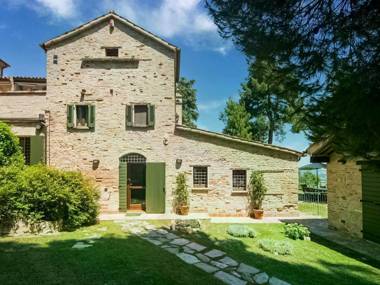 Stunning Apartment in Mombaroccio near Metauro River