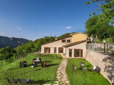 Modern Holiday Home in Acquanera with Private Swimming Pool