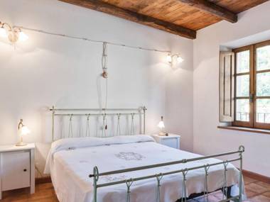 Deluxe Holiday Home in Tuscany amid the Forest