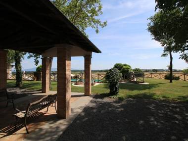 Spacious Farmhouse in Bagnoregio with Swimming Pool