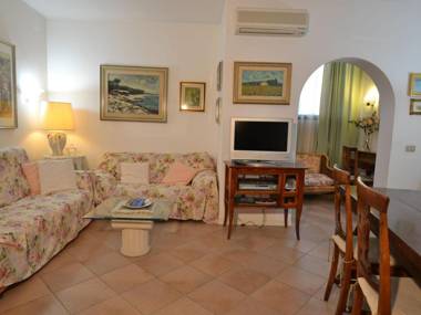 Spacious Holiday Home in Tuscany with Barbecue