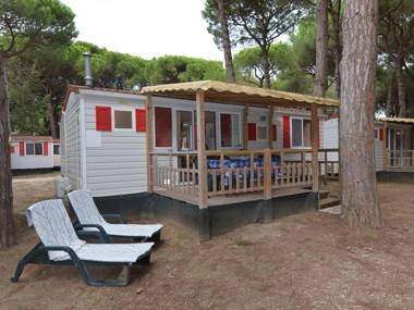 Tidy chalet with terrace on the Adriatic coast