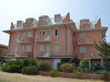 Inviting Apartment in Lido Degli Estensi with Garden