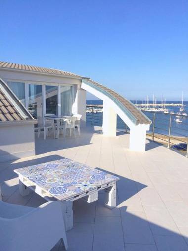 Rosso e blu sunny apartments