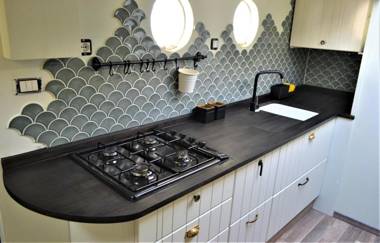 Pillirina House-boat