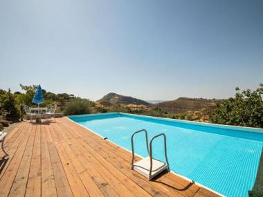 Modern villa in Nissoria with swimming pool