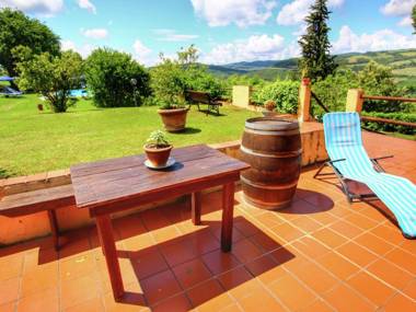 Authentic Tuscan holiday home on property with stunning views