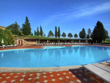 Quaint Farmhouse in Montalcino Italy with Pool and Sauna