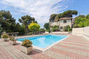 Sanremo Flat with Private Parking - Swimming Pool and NETFLIX