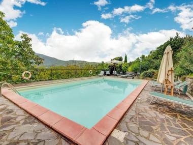 Welcoming Holiday Home with Swimming Pool in Le Ville