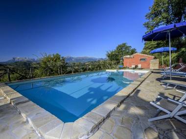 Gorgeous Apartment in Monte San Martino with Pool