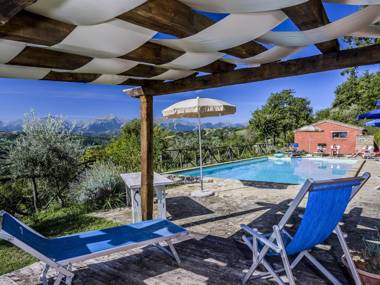 Fabulous Holiday Home with WiFi in Monte San Martino Italy