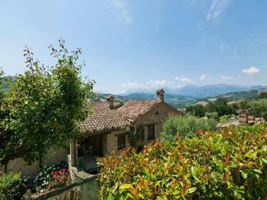 Pretty Holiday Home  with Terrace in Monte San Martino Italy