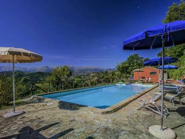 Splendid Apartment with Pool in Monte San Martino