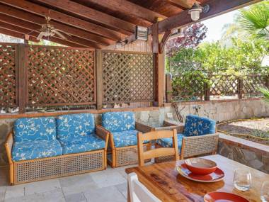 Traditional Holiday Home in Roseto Capo Spulico with Garden