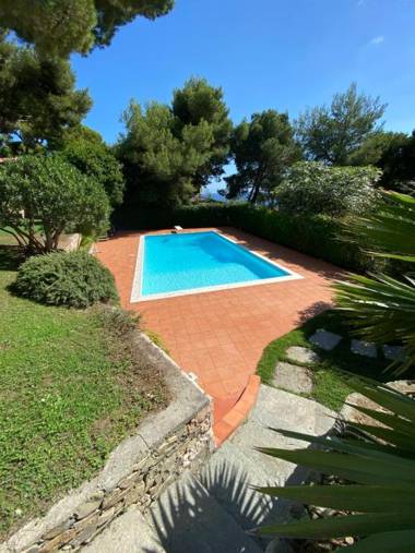 Appartamenti in villa con piscina