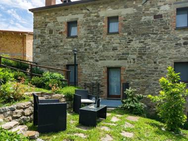 Lovely Farmhouse in Mercatello sul Metauro with Pool