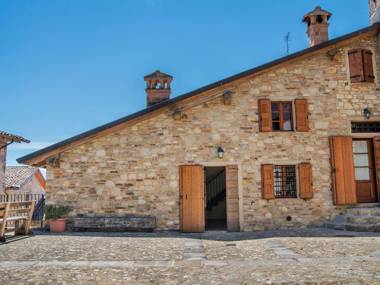 Spacious Holiday Home in  Ca' De' Grimaldi near Town Center