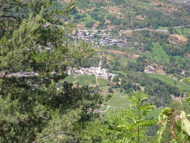Apartment With Garden