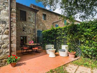 Holiday Home in the town centre with pool garden jacuzzi