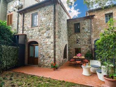 Holiday Home in the town centre with pool garden jacuzzi