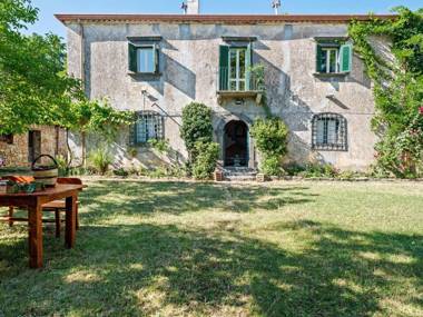 Inviting Cottage in Maniace with Private Garden