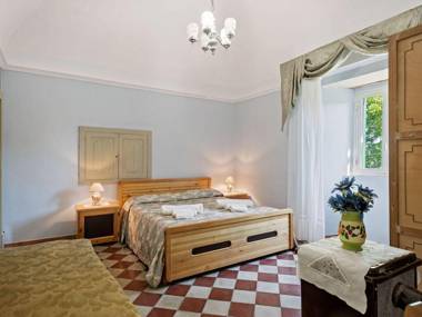 Inviting Cottage in Maniace with Private Garden